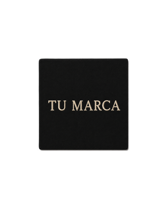 Etiqueta cuadrada bordada